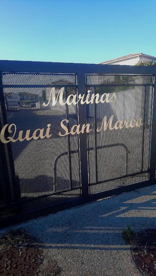 Marina A Aigues Mortes - Gard Exterior foto